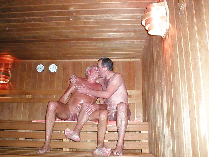 25P Gay - Sauna