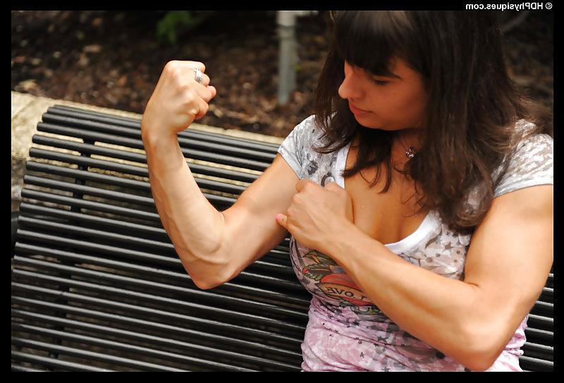 25P Muscle babes
