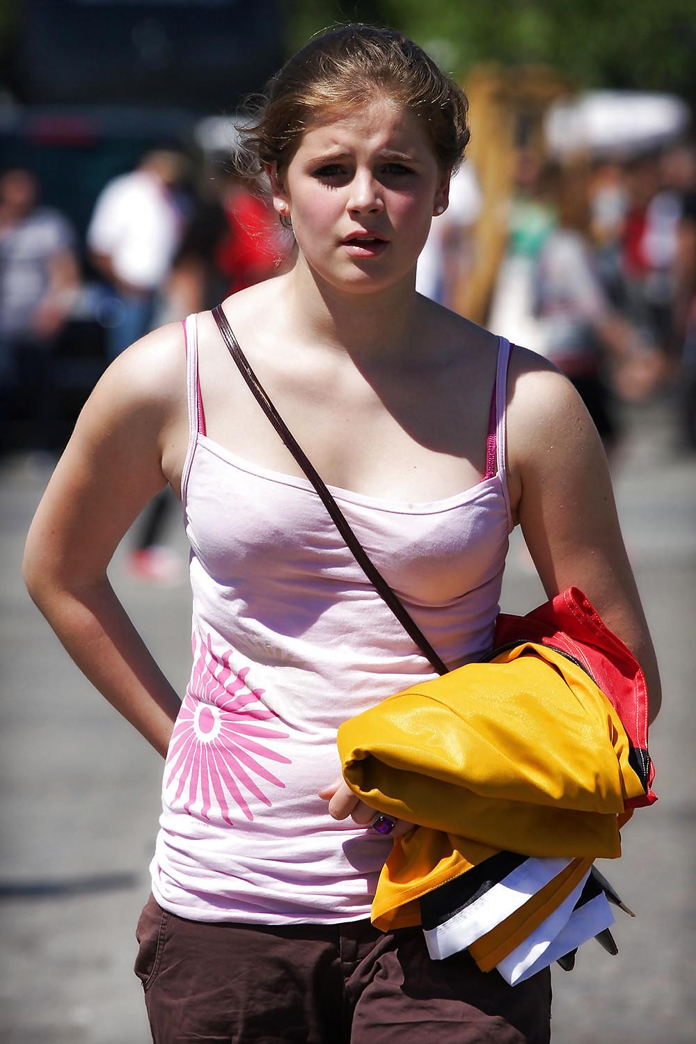 25P Belt ? (Boobs candid)