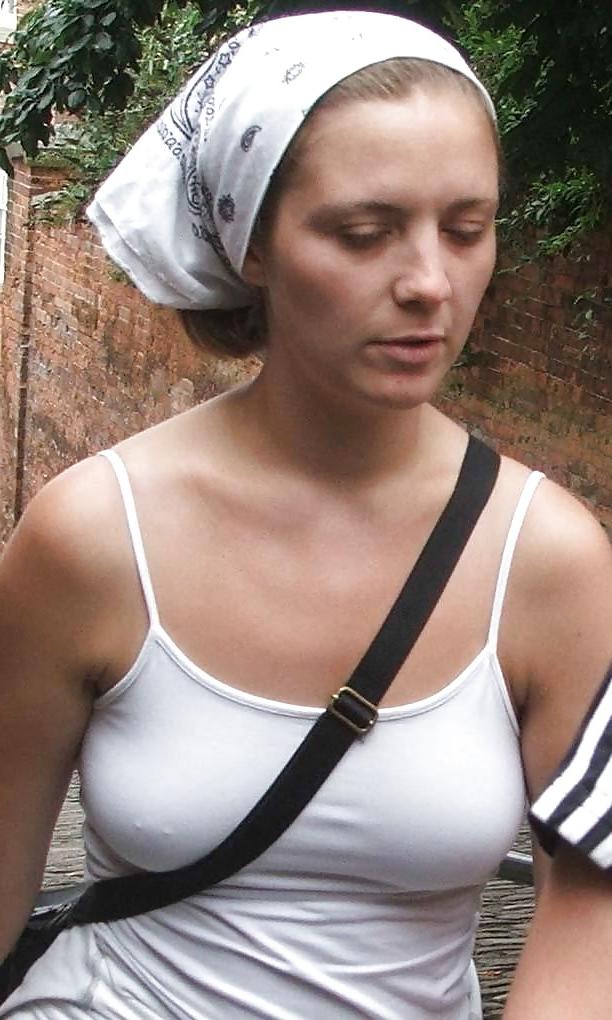 25P Belt ? (Boobs candid)