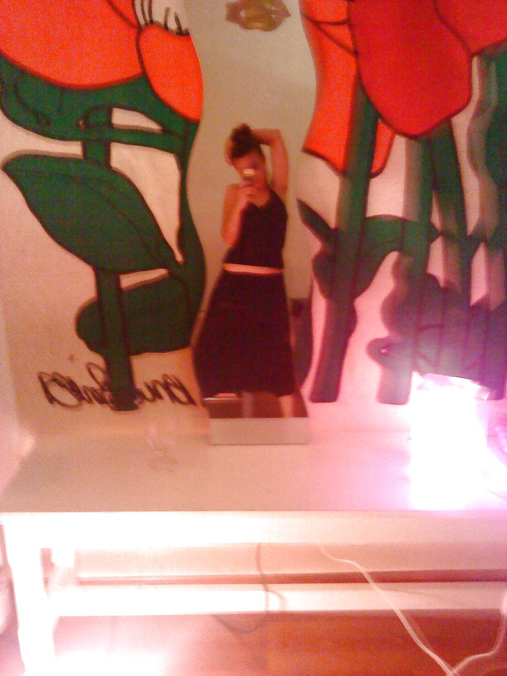 10P Nice girl phone pics