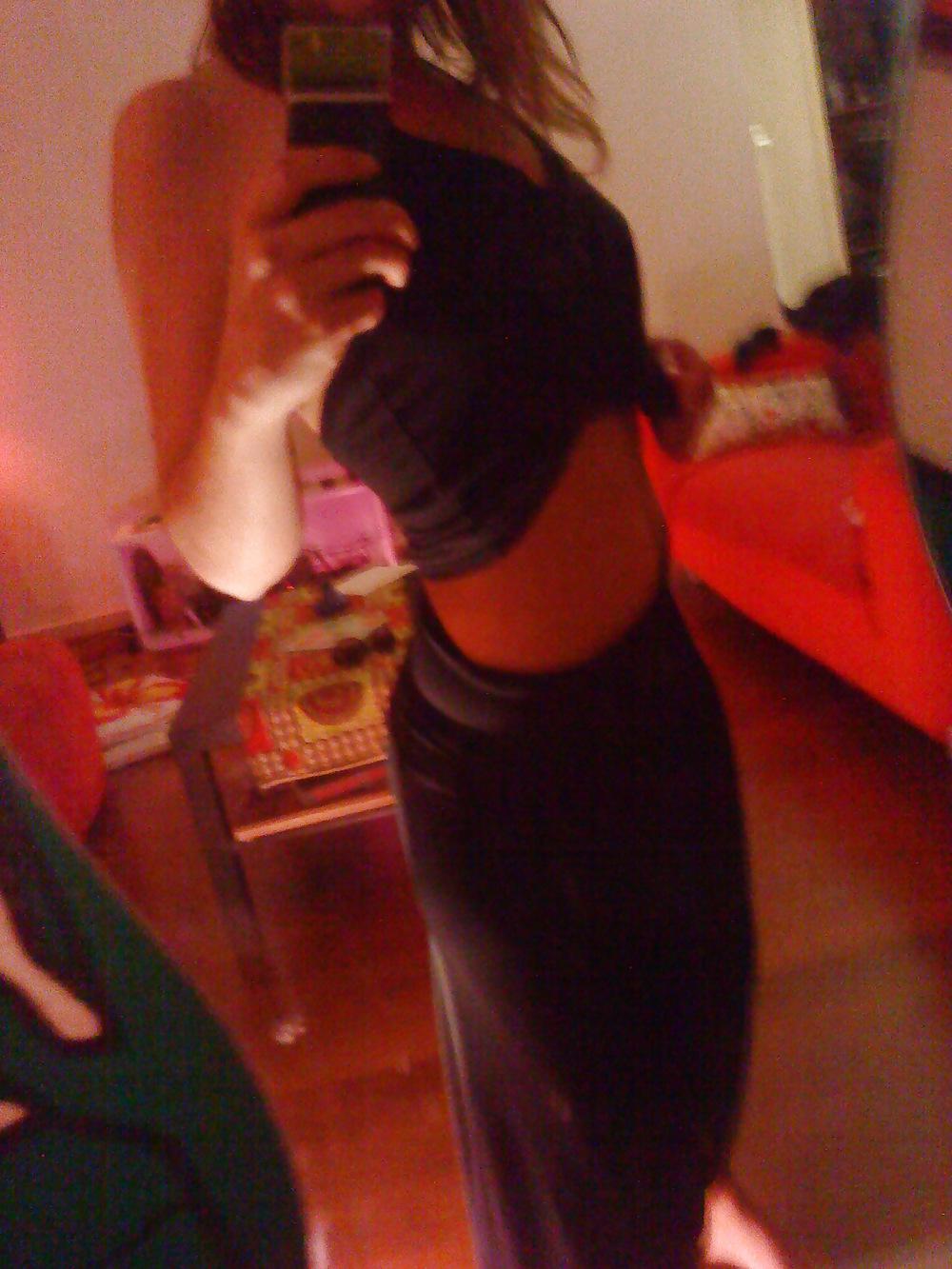 10P Nice girl phone pics