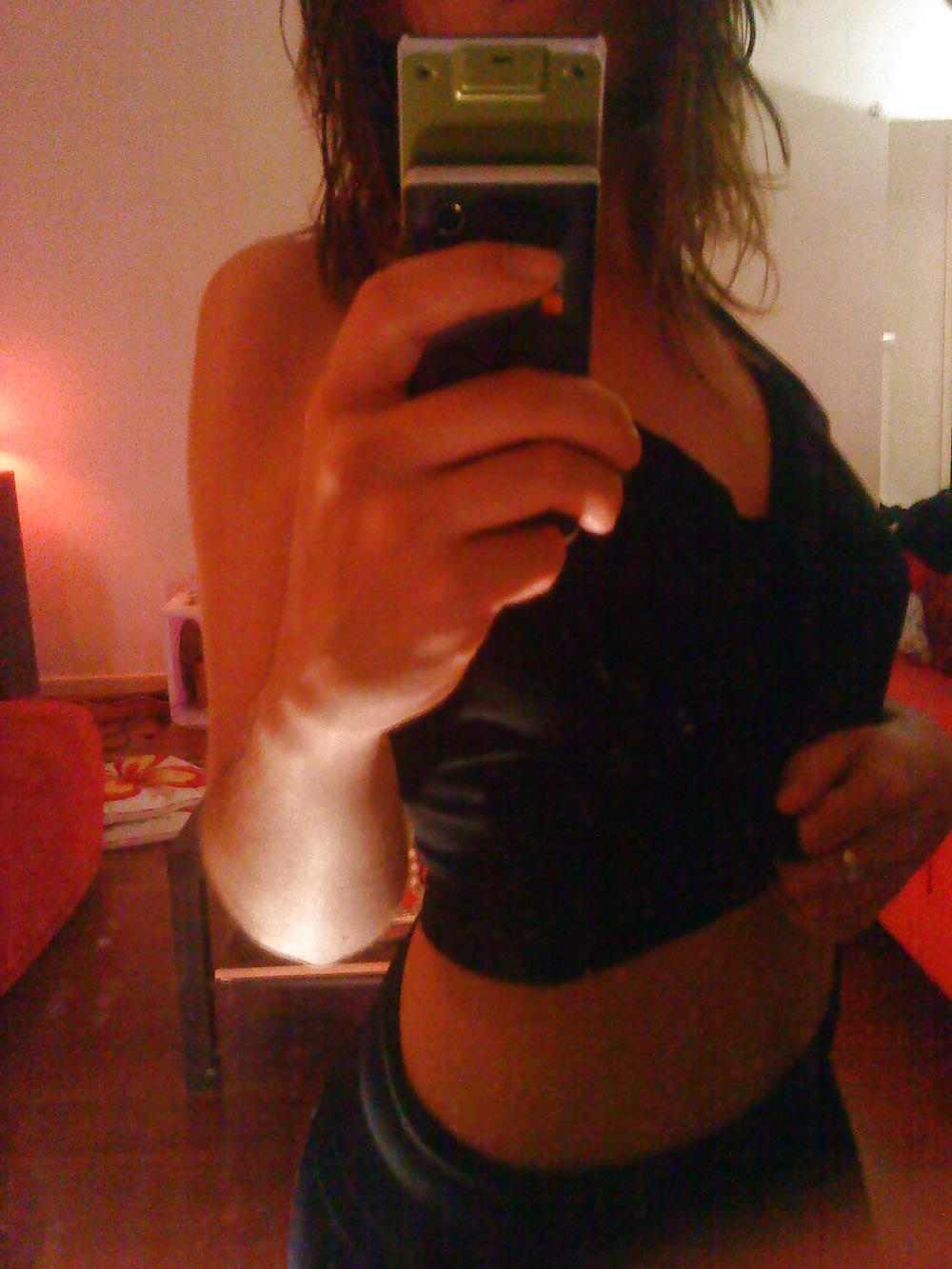 10P Nice girl phone pics