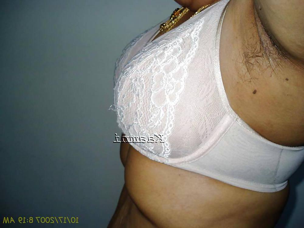 17P Indian aunty boobs