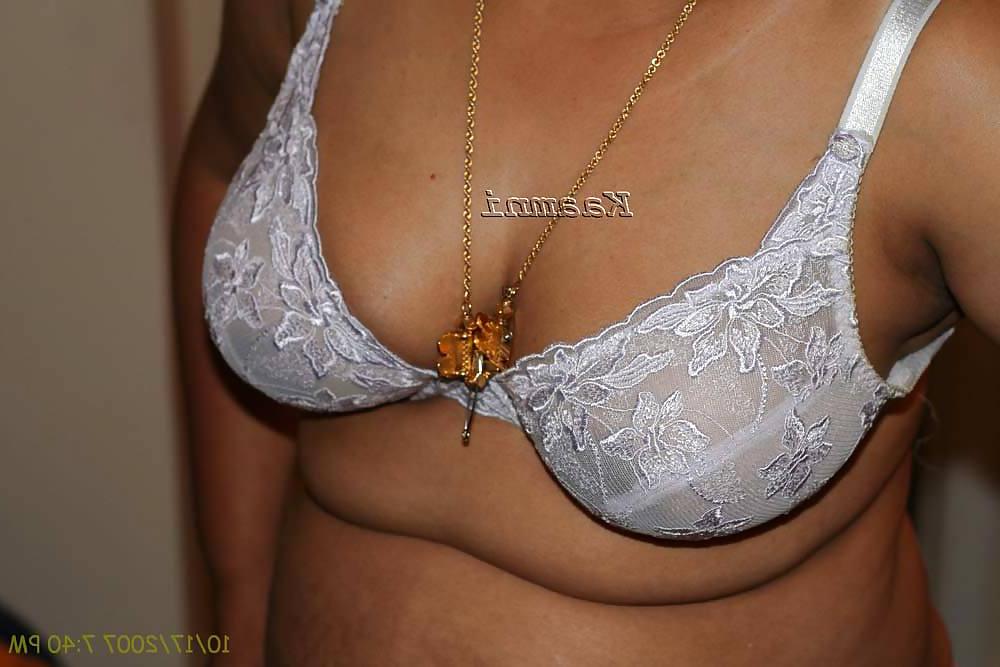 17P Indian aunty boobs
