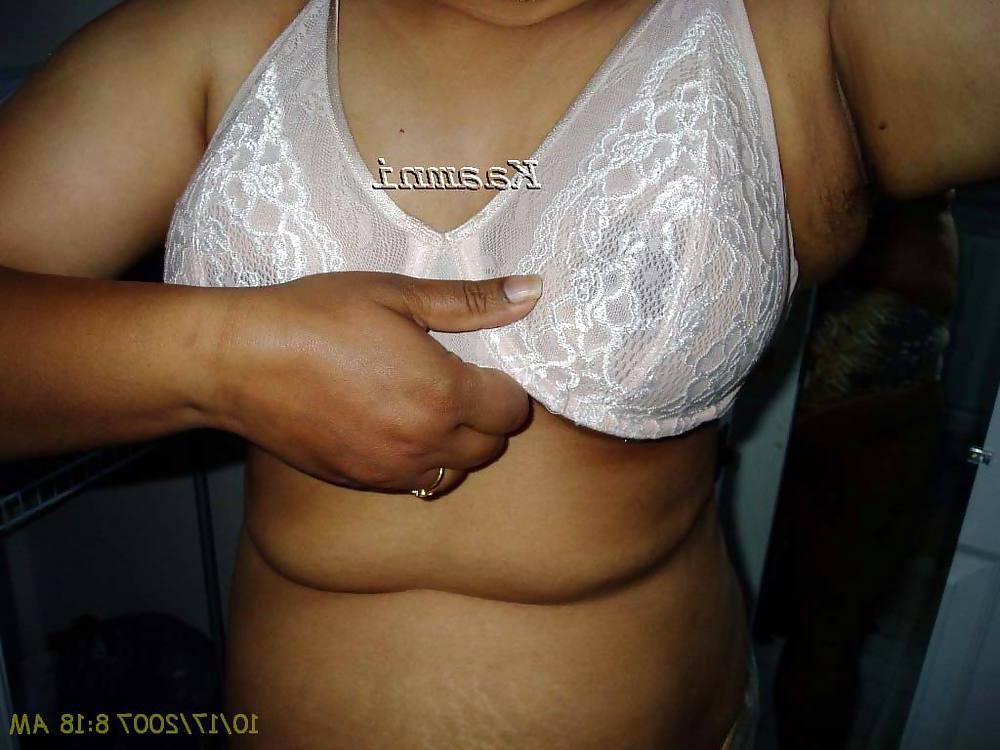 17P Indian aunty boobs
