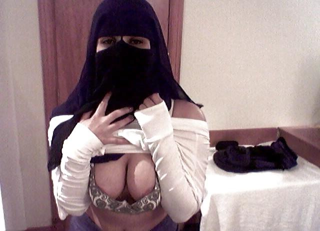 25P HOT ARABS BABES WITH HIJAB