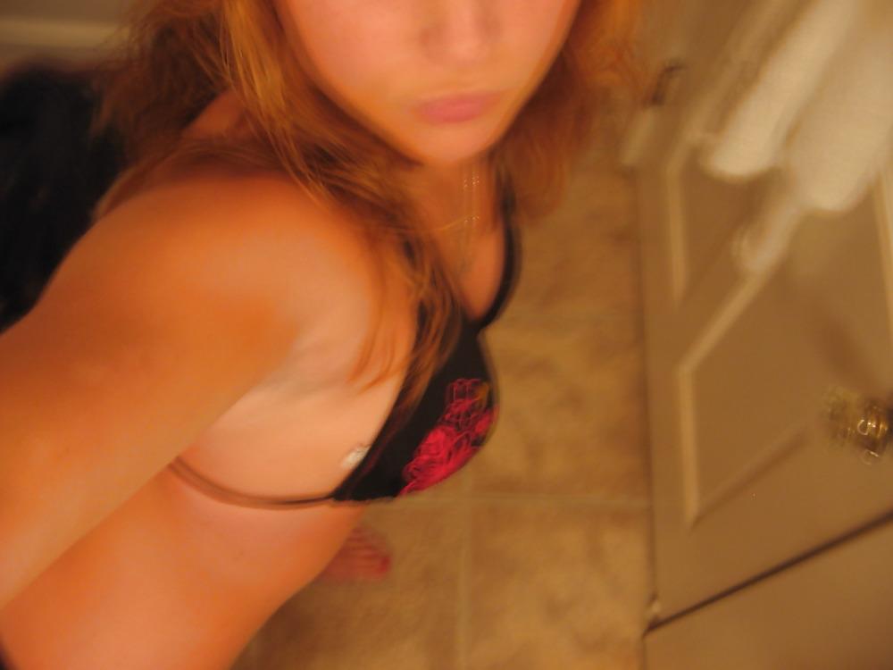 17P Hot ass solo teen 2 (pic set)
