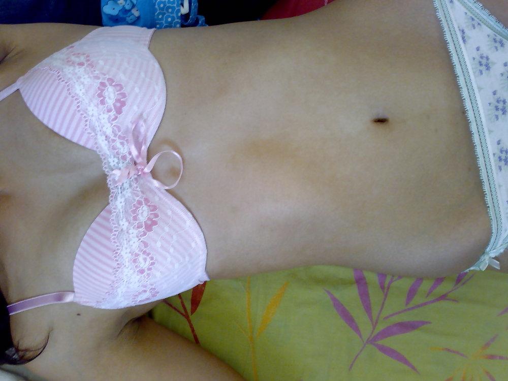 20P Small tits rocker girl selfshots