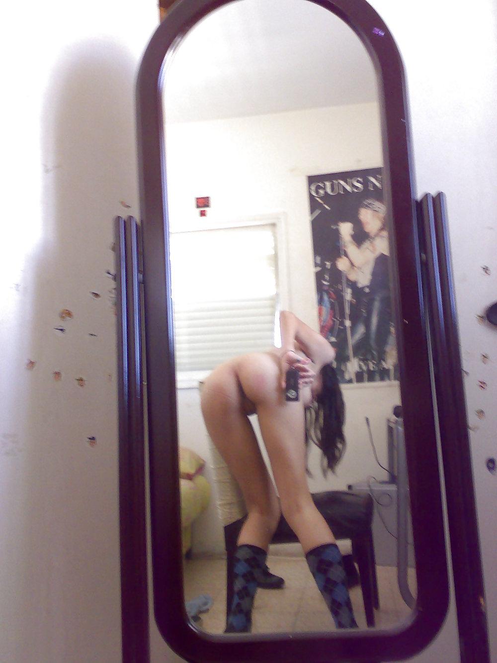 20P Small tits rocker girl selfshots