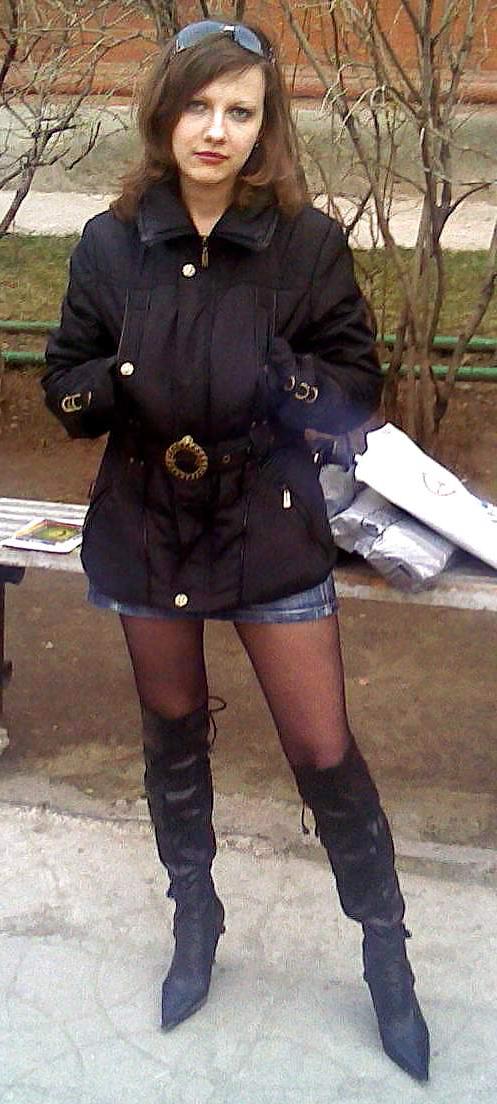 25P Hot MATURES & MILFS In BOOTS...(1)