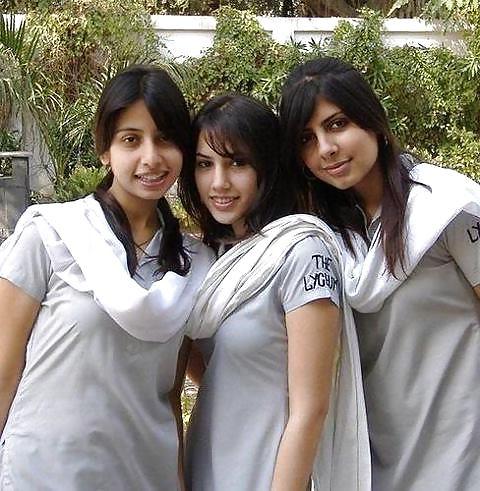17P Beautiful Indian Girls 73 (Non Porn)-- By Sanjh