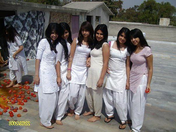 17P Beautiful Indian Girls 73 (Non Porn)-- By Sanjh