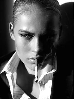 25P Smoking Sexy