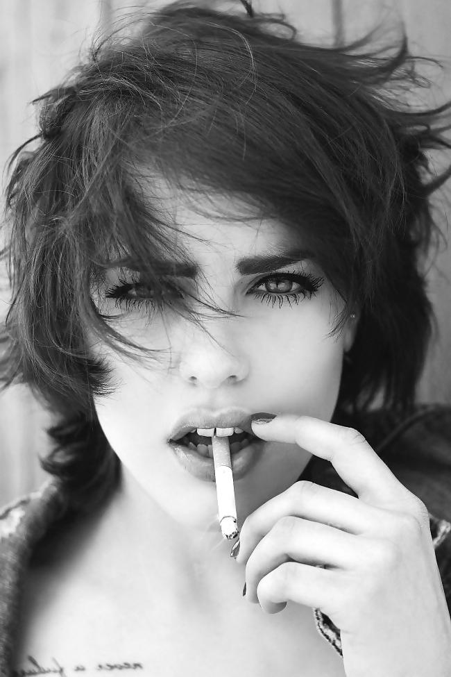 25P Smoking Sexy