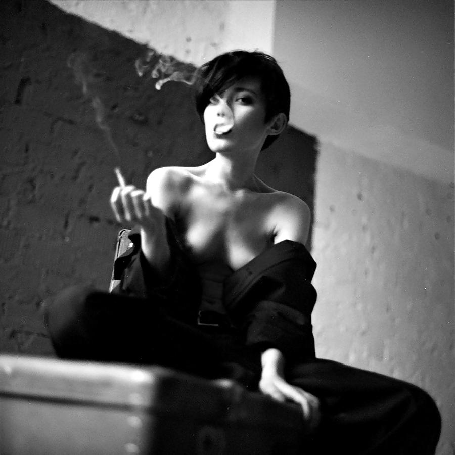 25P Smoking Sexy