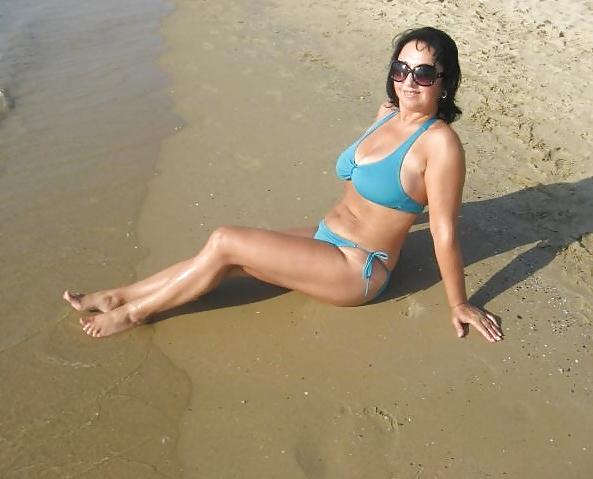 15P Serbian Mature ( Big natural tits )