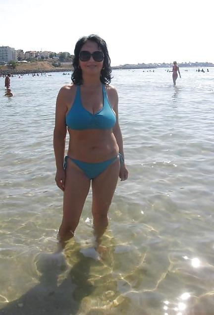 15P Serbian Mature ( Big natural tits )