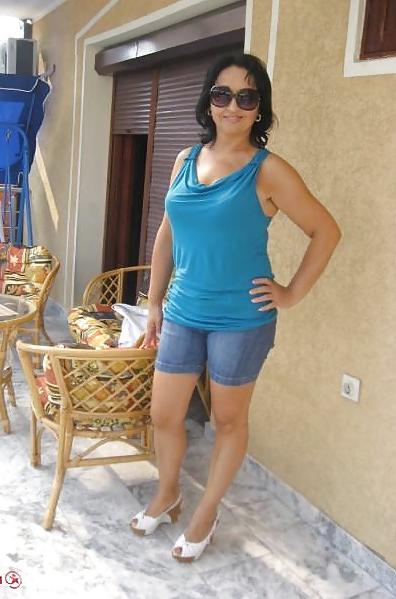 15P Serbian Mature ( Big natural tits )
