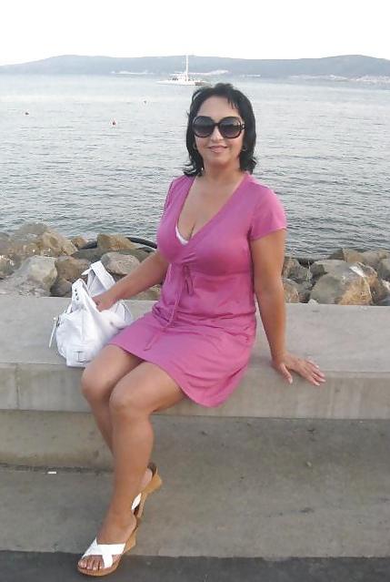 15P Serbian Mature ( Big natural tits )