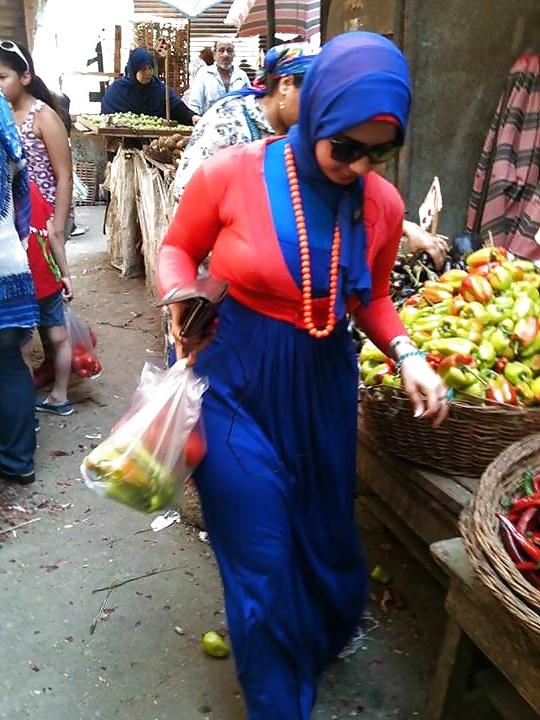 17P Hijab Beurette Ass Shopping
