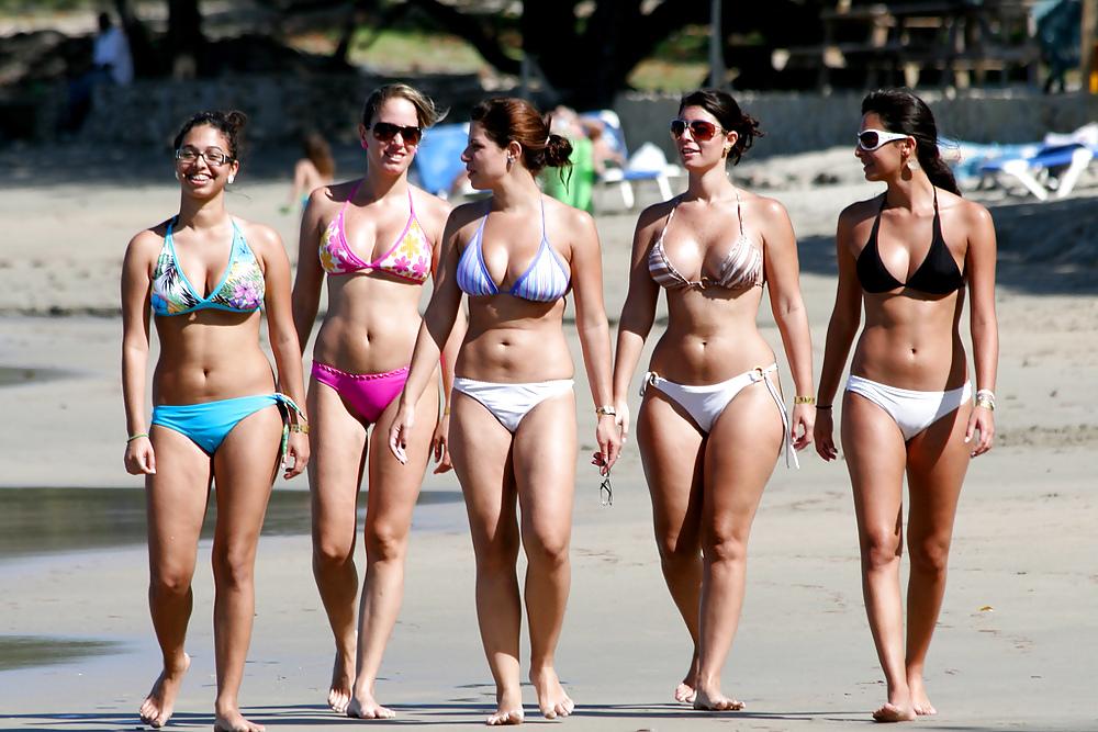 25P Sexy bikini babes