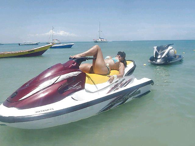 25P Babes & Boats 16