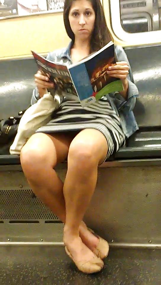 25P New York Subway Girls Busted and Caught Looking