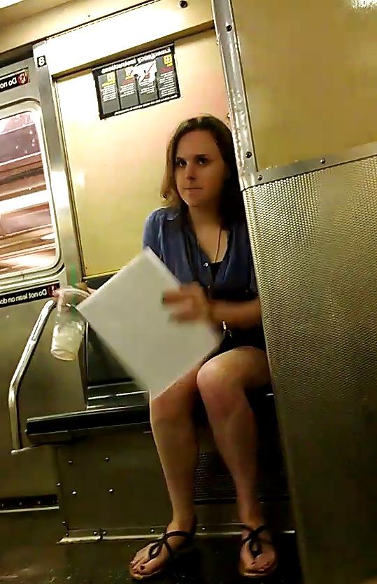 25P New York Subway Girls Busted and Caught Looking