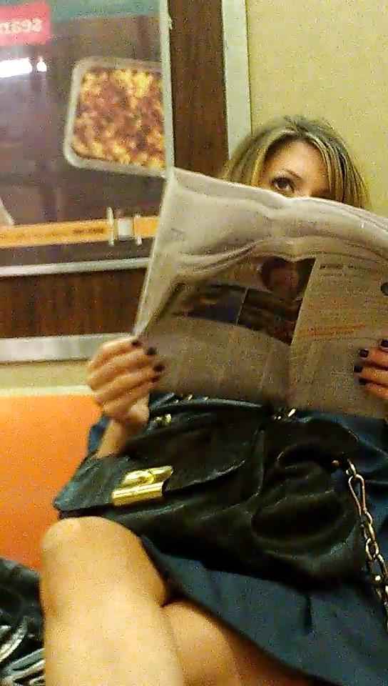 25P New York Subway Girls Busted and Caught Looking