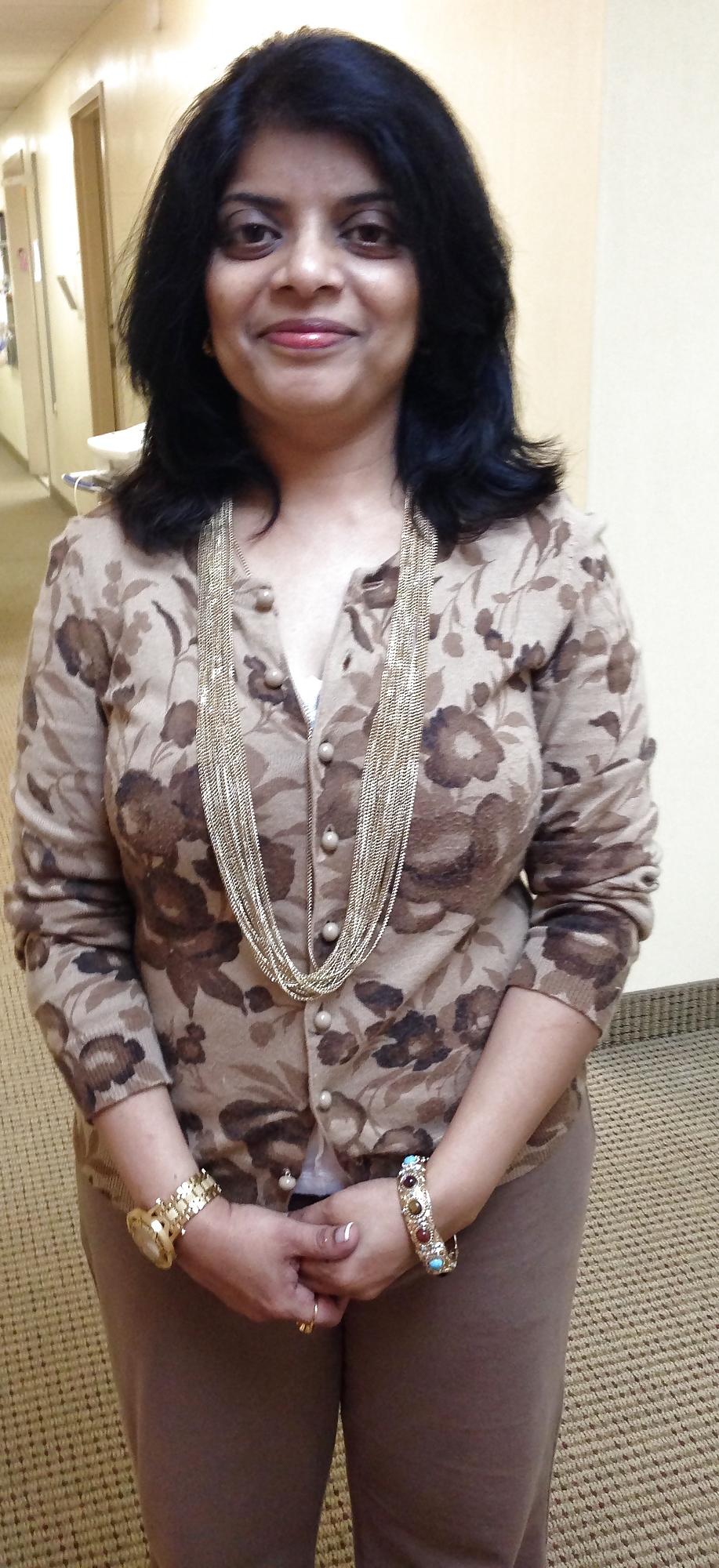 17P Beautiful indian aunty