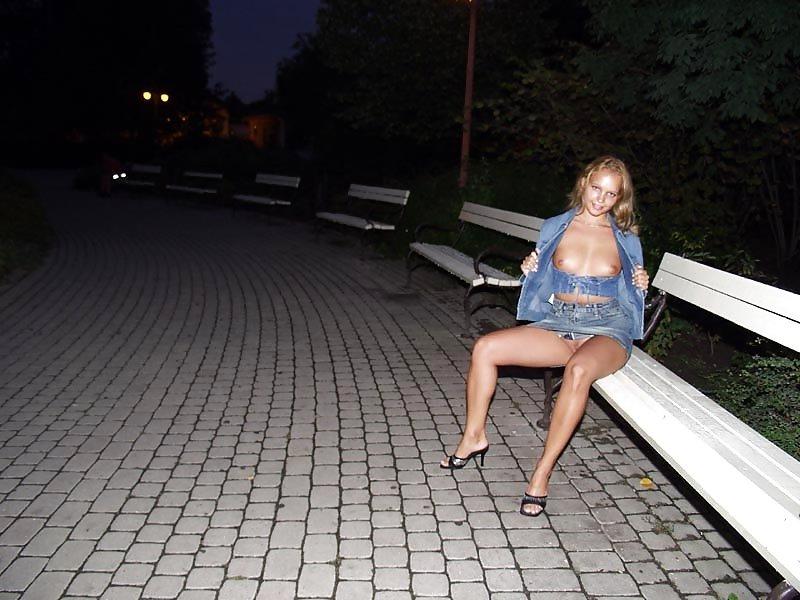 13P Deutsche MILF liebt öffentliche Nacktheit - N. C.