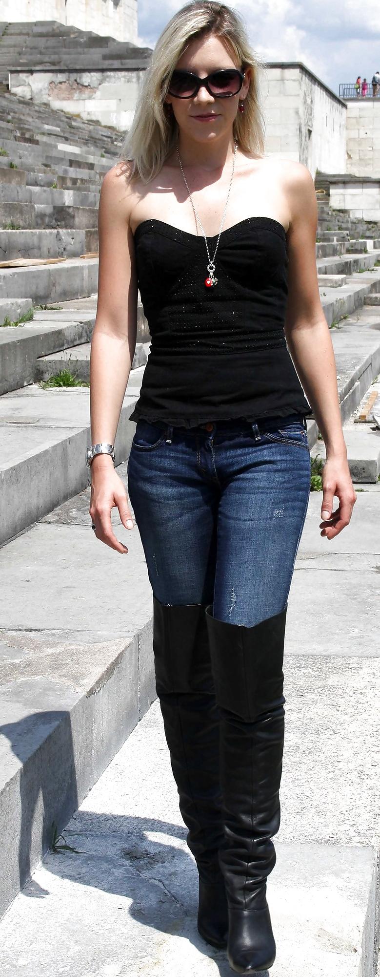 25P Girls In Boots 37