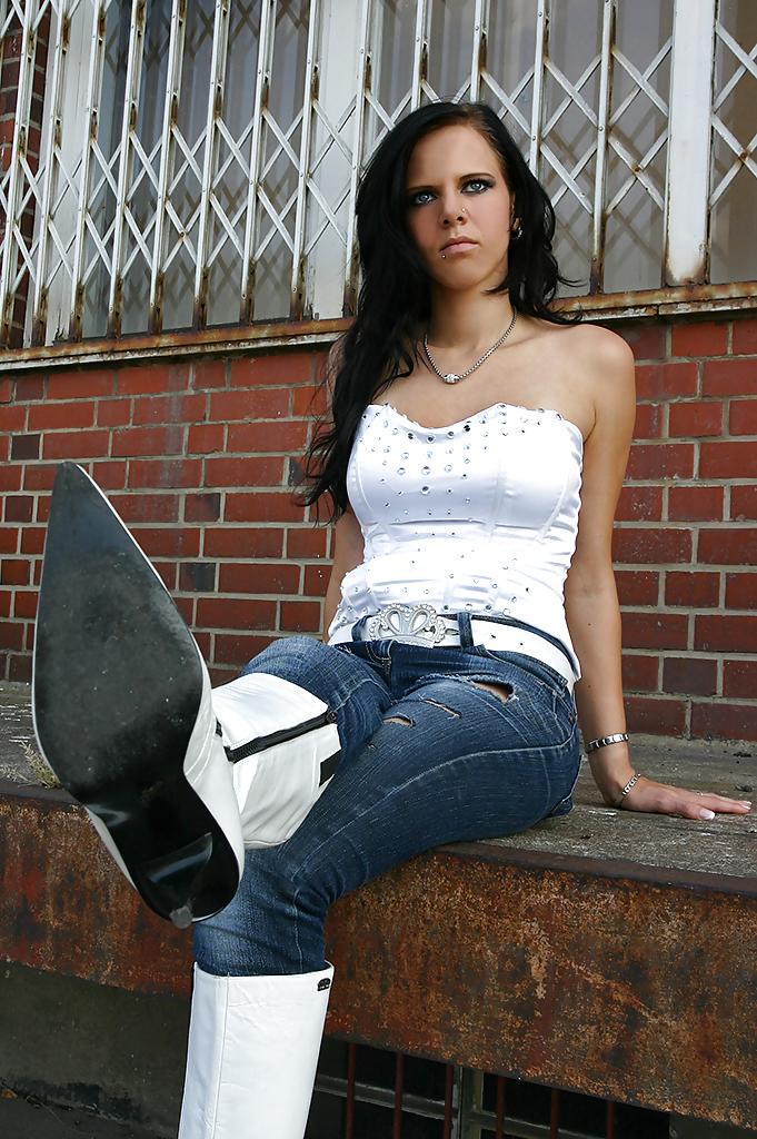 25P Girls In Boots 37