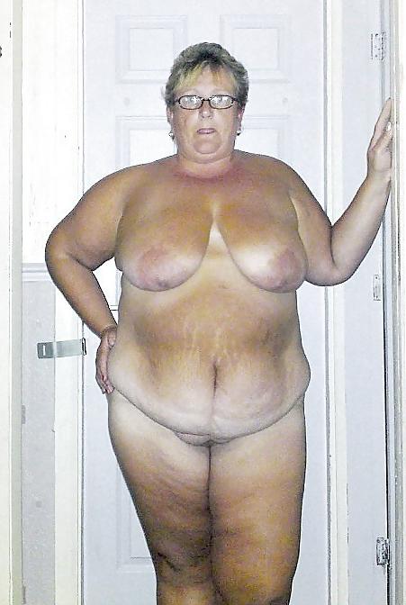 20P Mature women with saggy tits 8.