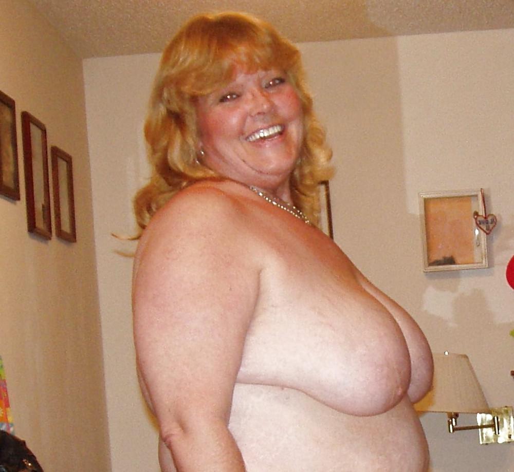 20P Mature women with saggy tits 8.