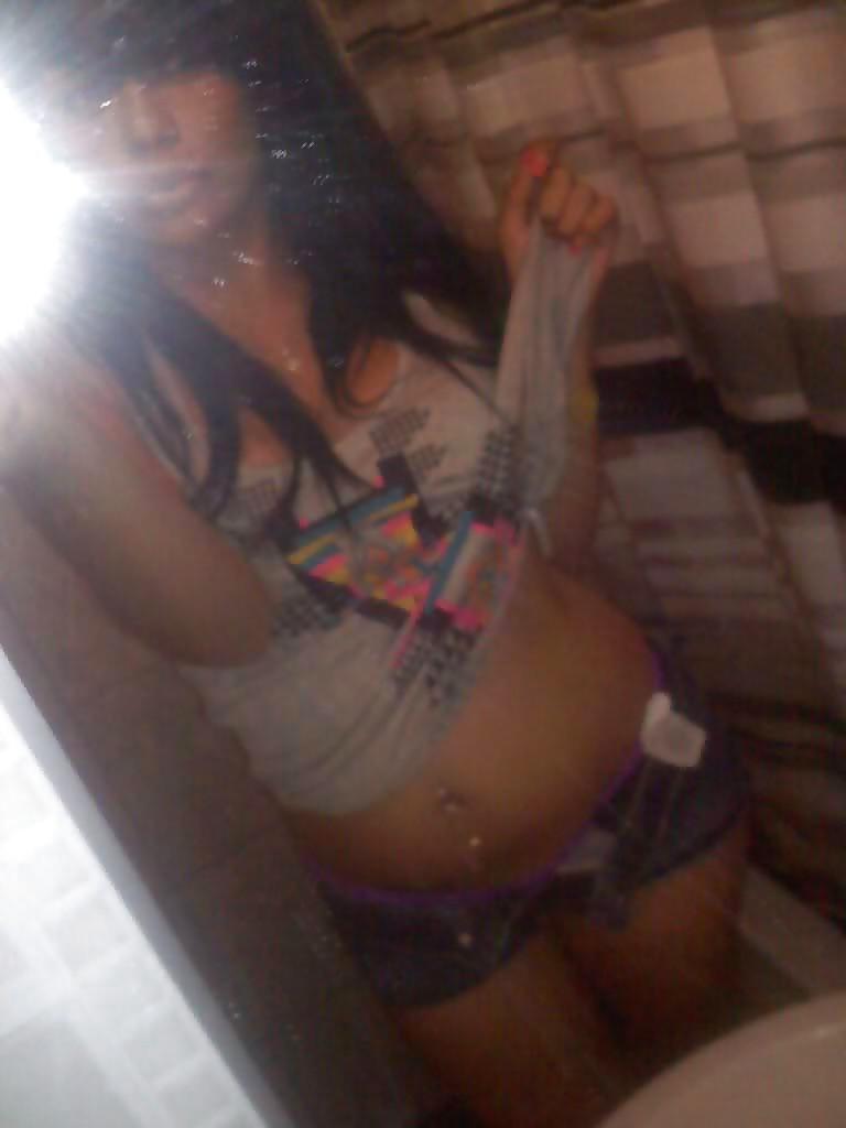 10P Indian slut mirror pics