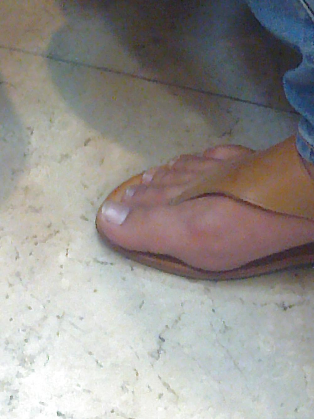 16P Candid egyptian feet