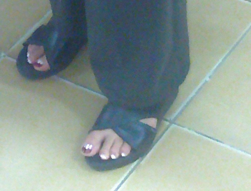 16P Candid egyptian feet