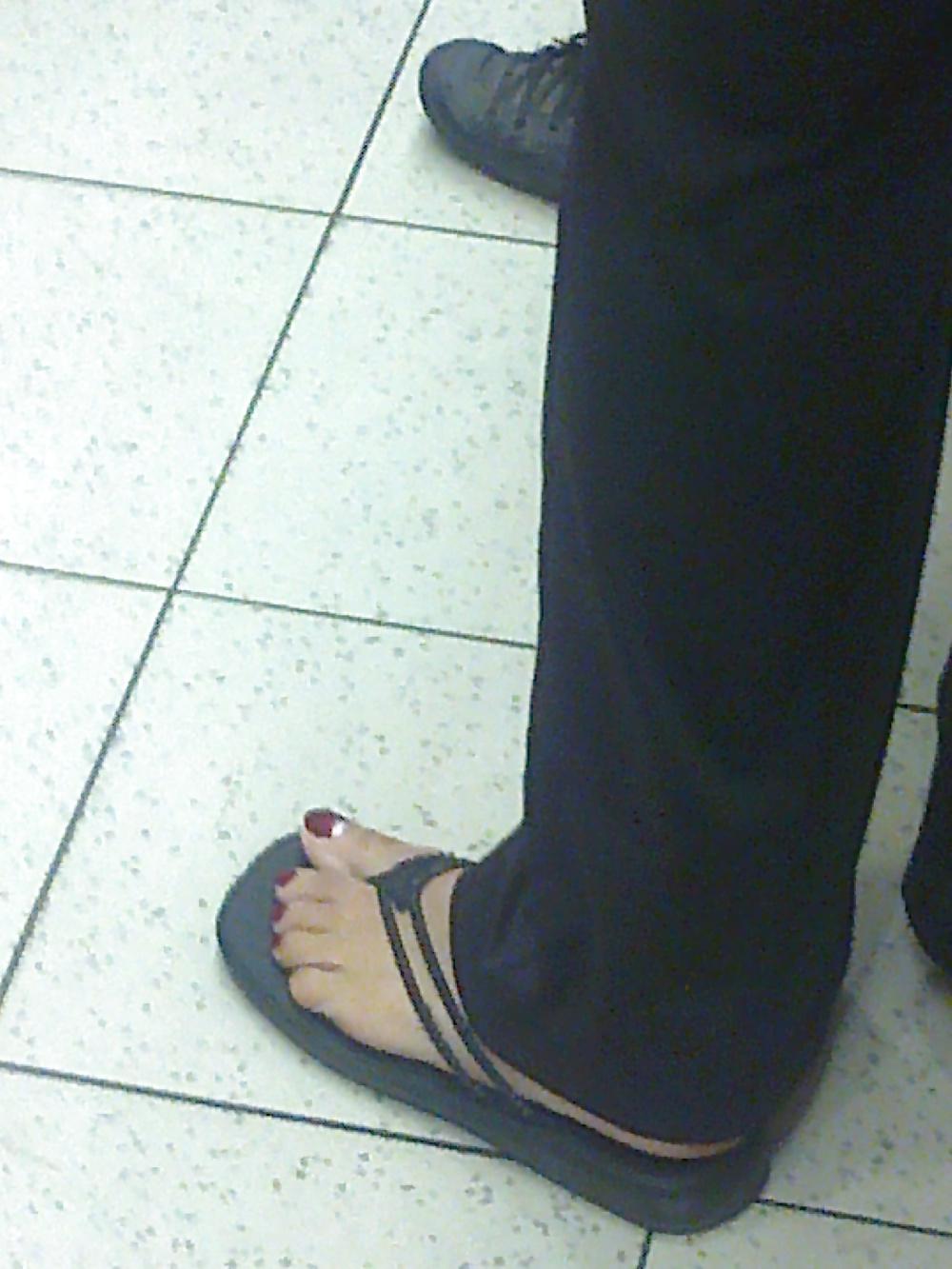 16P Candid egyptian feet