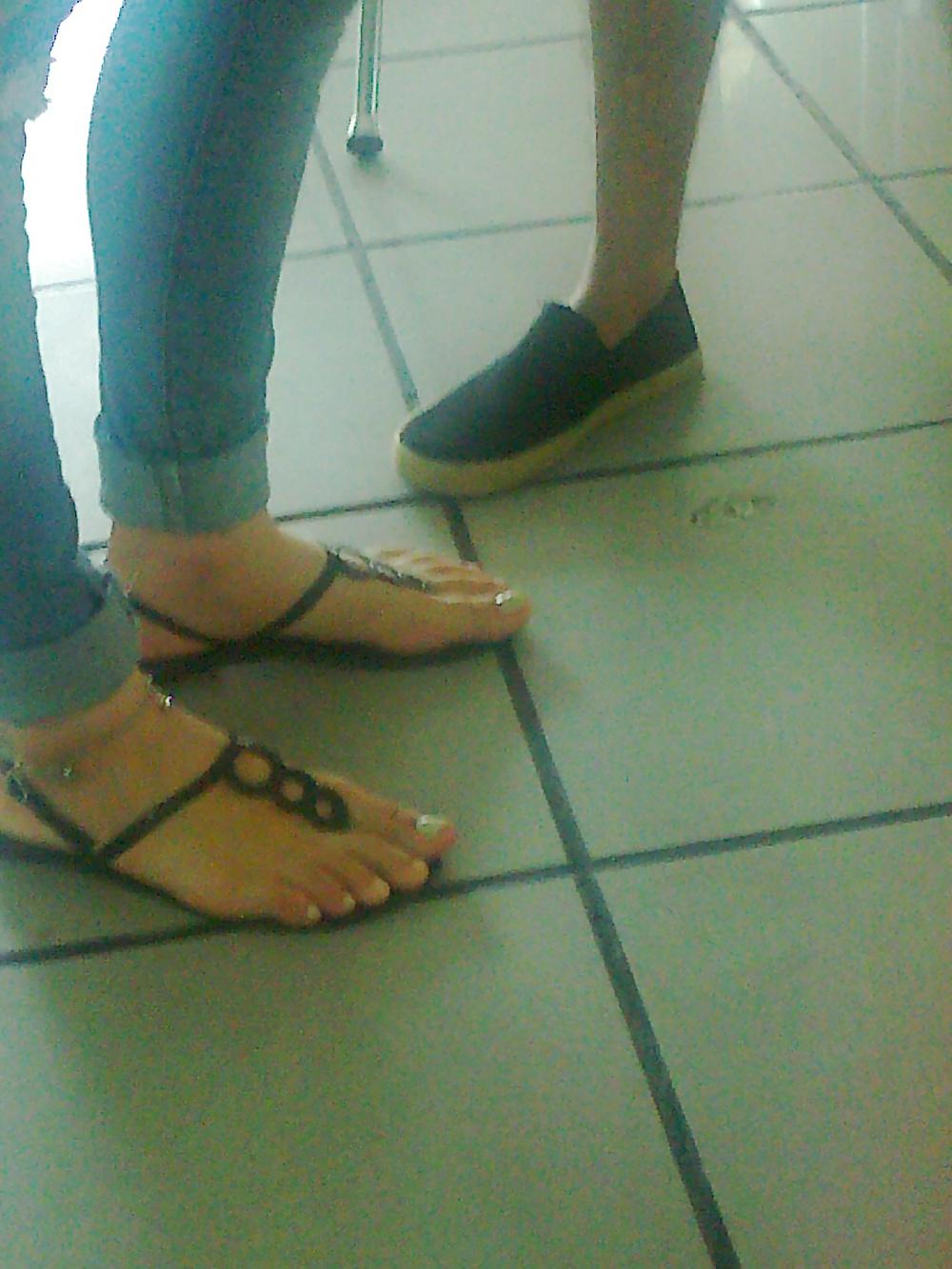 16P Candid egyptian feet