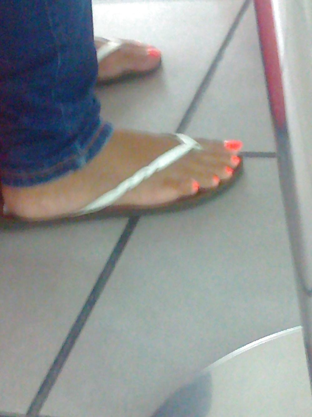 16P Candid egyptian feet