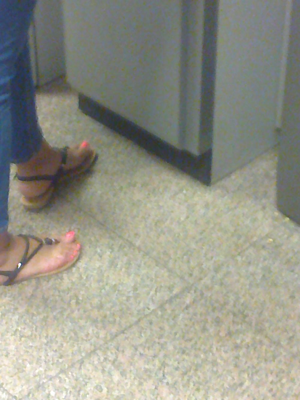 16P Candid egyptian feet