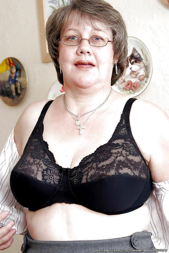 25P Granny mature Bras Big  Tits