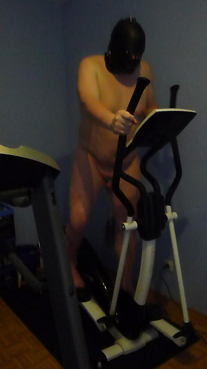 8P Sklave beim Sport