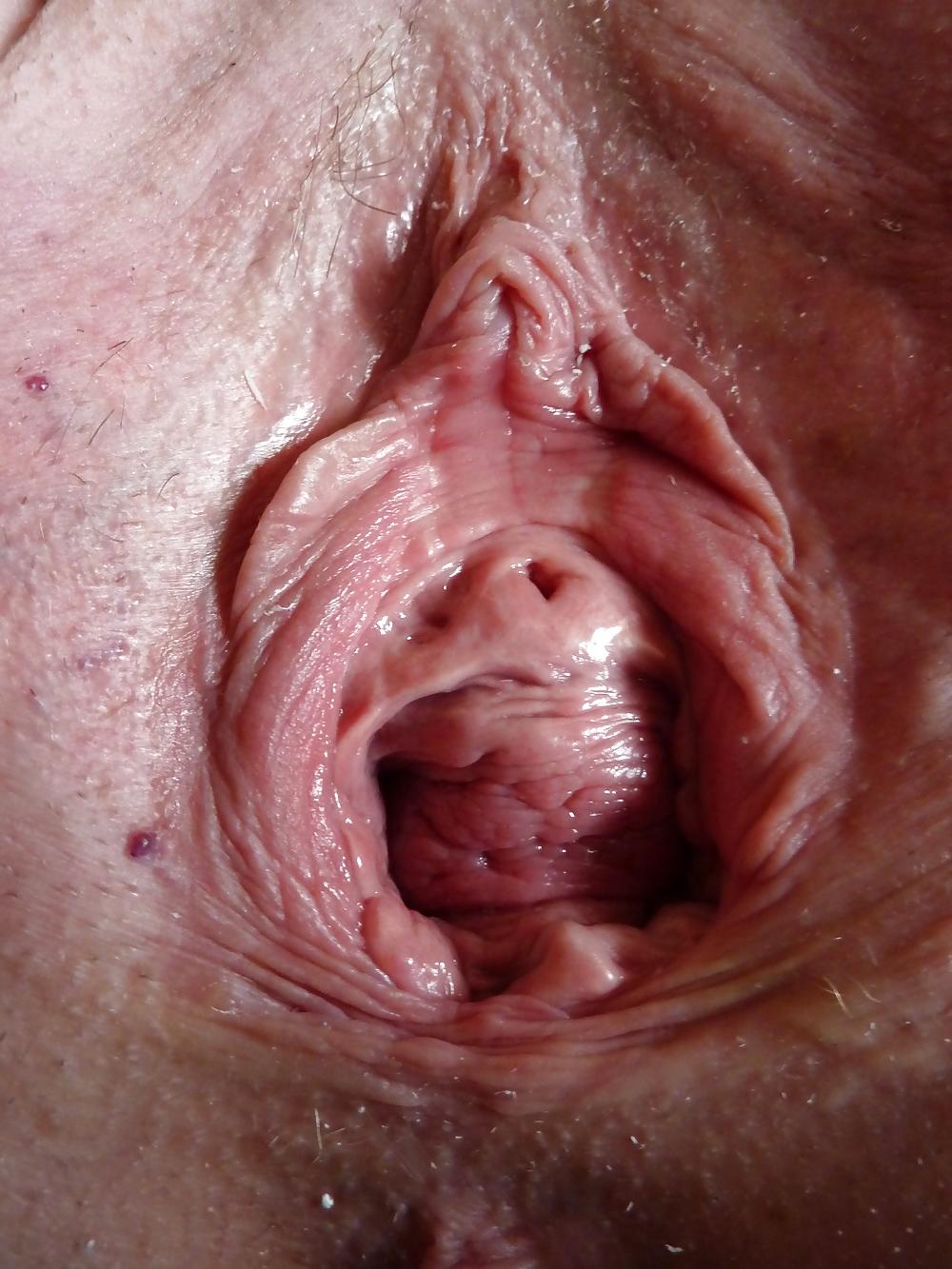 20P Mature pussy close ups 