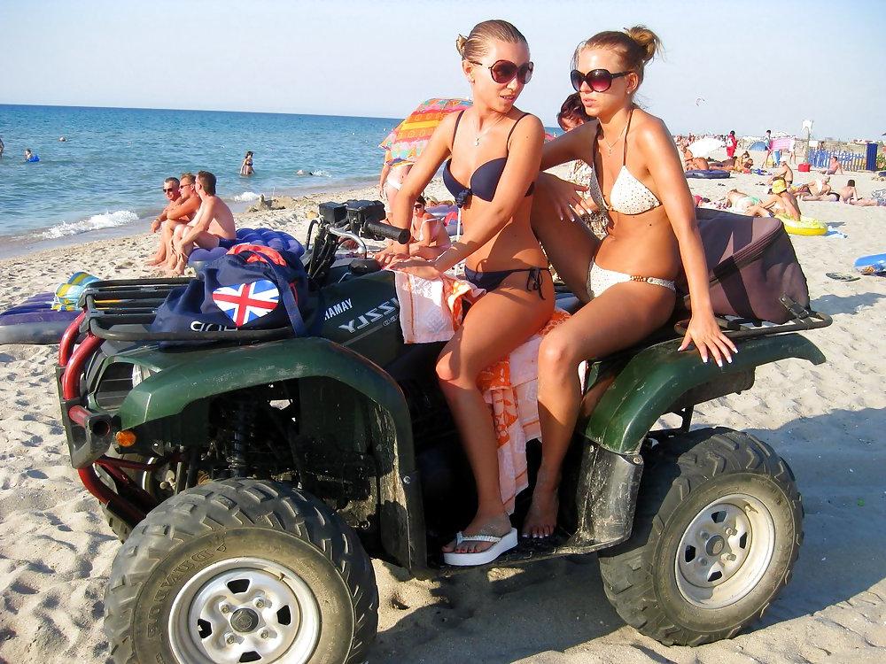 25P Bikini-Babes posieren für dich