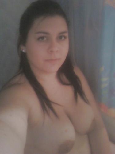 25P Fatty amateurs showing tits