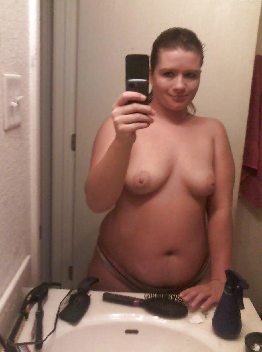 25P Fatty amateurs showing tits