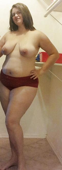 25P Fatty amateurs showing tits
